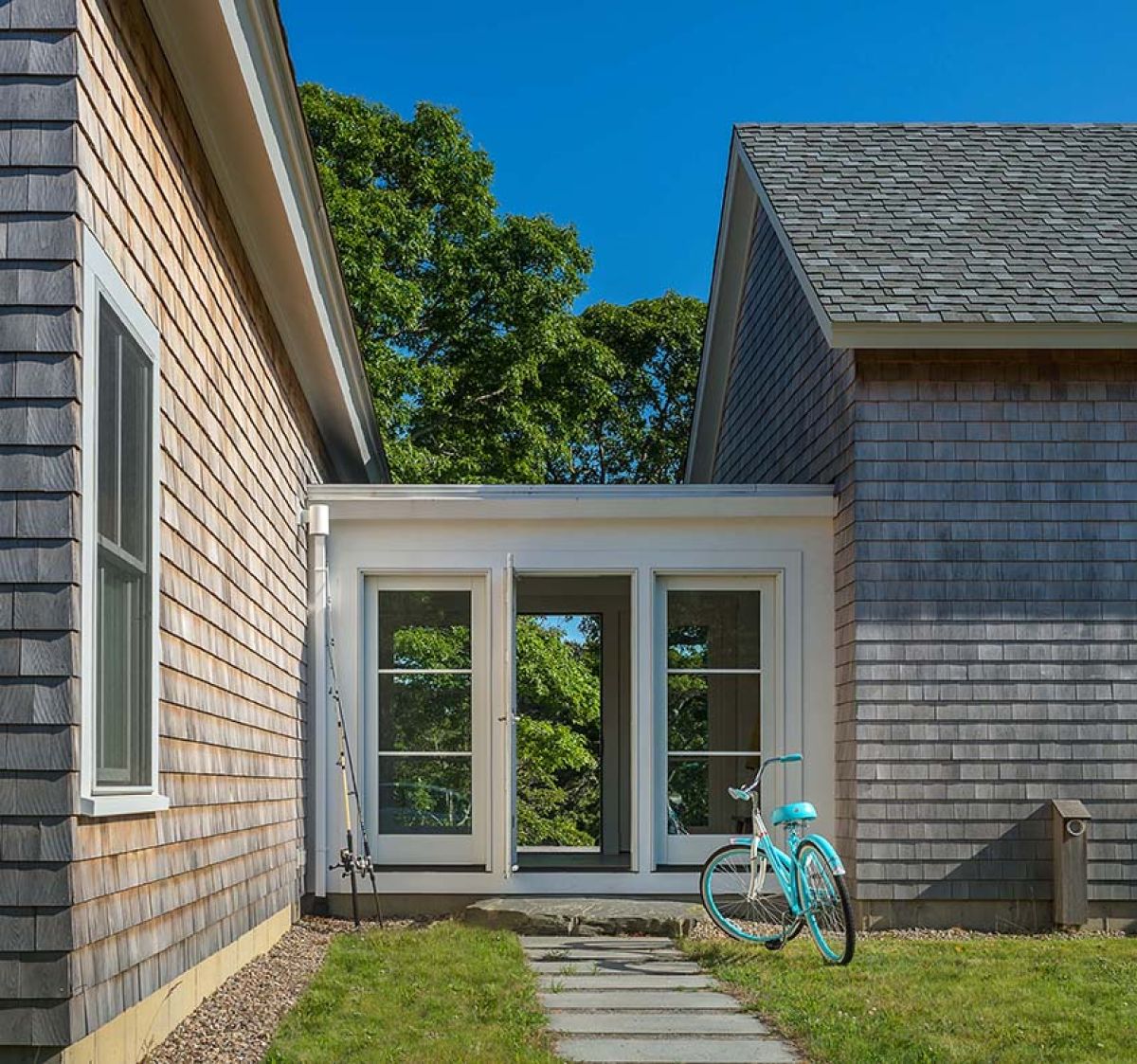 exterior open glass entry vestibule connector© Jacob Lilley Architects Orleans, MA