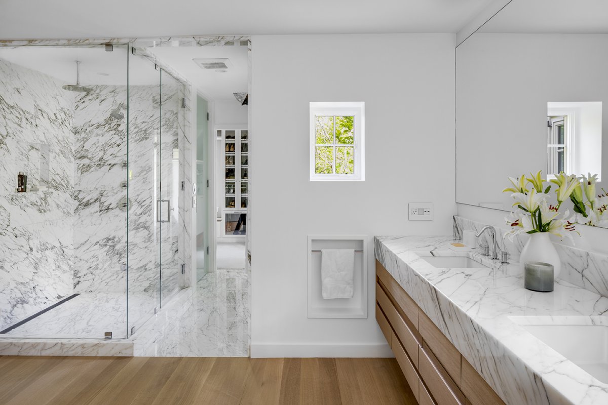 modern bathroom with wood and stone© Jacob Lilley Architects Wellesley, MA