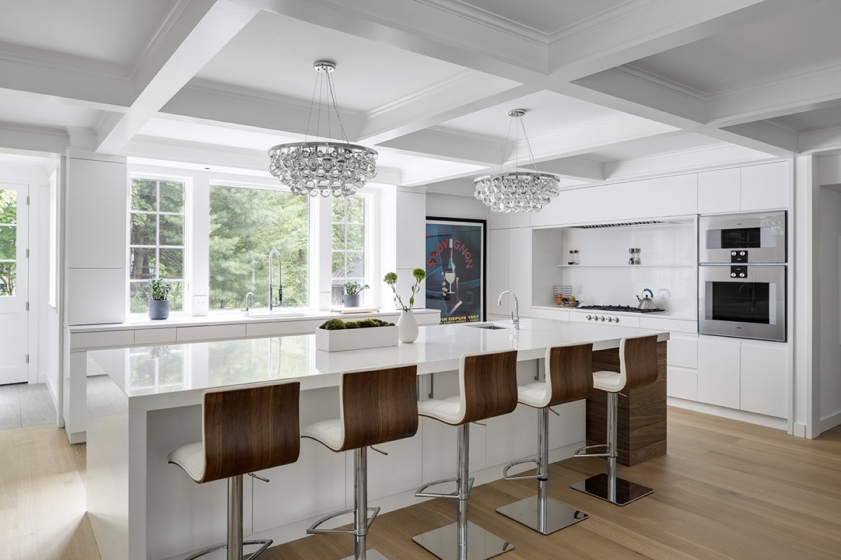 transitional kitchen with large island and pendants© Jacob Lilley Architects Wellesley, MA